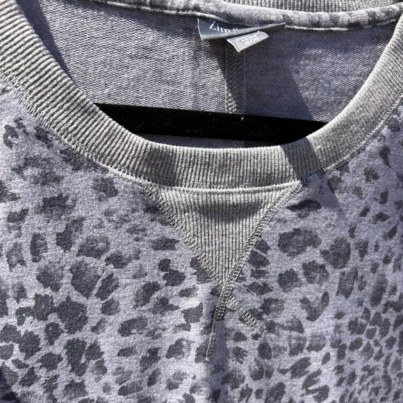 NWOT Zim & Zoe Brand Tee - Picture 4 of 7